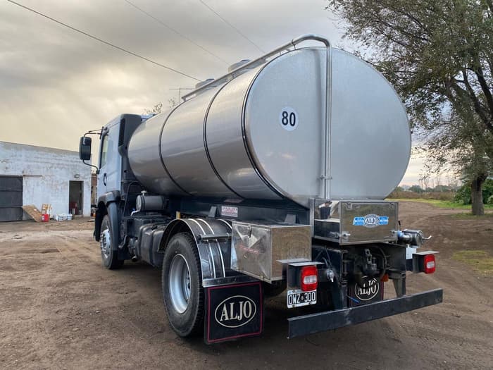 Tanque sobre chasis, lateral
